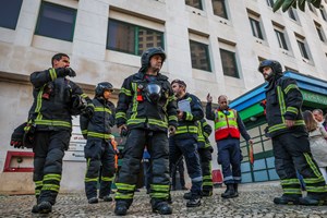 Incêndio em prédio em Lisboa causa 18 feridos. Três encontram-se em estado muito grave