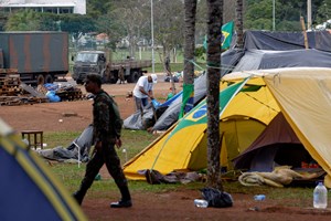 Desmontado acampamento pró-Bolsonaro em Brasília. 1.200 pessoas detidas 