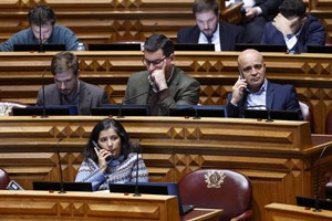 PCP quer apertar a malha às portas giratórias no Governo