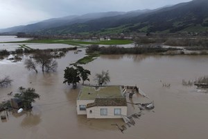 Califórnia debaixo de água prepara-se para mais chuva e tempestades  