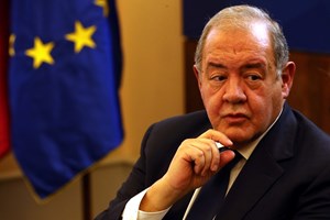 Mulher do ministro da Economia passou a administradora do ISCTE