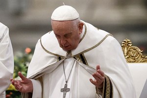 Papa Francisco teve 'uma noite tranquila' mas continua hospitalizado