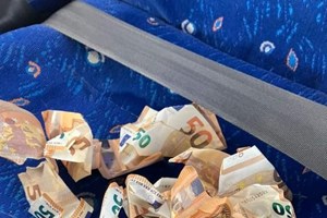 Acidente faz 'voar' notas de €50 e causa engarrafamento em autoestrada espanhola