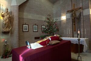 Vaticano revela as primeiras imagens do corpo de Bento XVI a ser velado