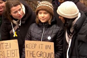 Greta Thunberg junta-se a manifestantes que lutam contra mina na Alemanha 