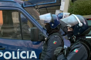Cerca de 20 pessoas detidas em operação de combate ao tráfico de droga em bairro de Lisboa