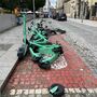 AMT defende estacionamento obrigatório de trotinetas e bicicletas em espaços próprios