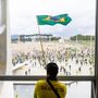 No Brasil abriu a caça ao invasor bolsonarista