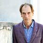 Ator Julian Sands dado como desaparecido depois de caminhada nas montanhas