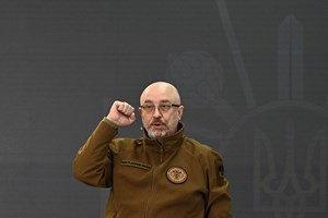 Ucrânia: afinal o ministro da Defesa mantém-se