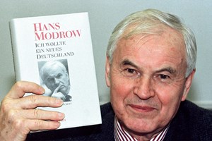 Morreu Hans Modrow, o último líder comunista da RDA