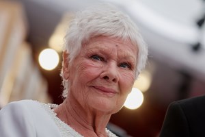 Judi Dench incapaz de decorar falas 
