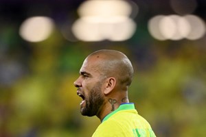 Tribunal espanhol rejeita recurso para libertação do jogador Dani Alves