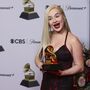 Kim Petras, a primeira artista trans assumida a ganhar um Grammy