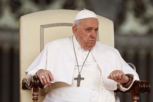 Cirurgia de Papa Francisco correu 'sem complicações'