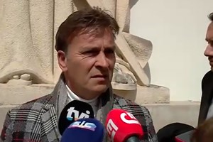 Tony Carreira acusa MP de ter 'um resumo simplesmente miserável'