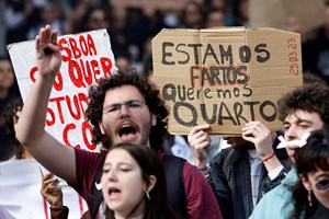 Centenas de estudantes marcham em Lisboa contra 'barreiras no ensino superior'
