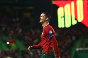 Portugal goleia e acaba com 'maldição' das estreias na corrida a Europeus