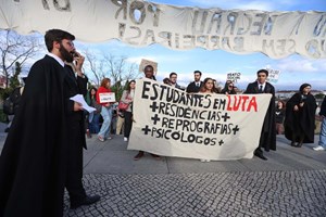 Dezenas assinam manifesto contra sistema de propinas por escalões proposto pela OCDE