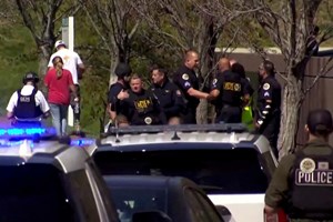 Mulher mata a tiro 3 crianças e 3 adultos numa escola em Nashville