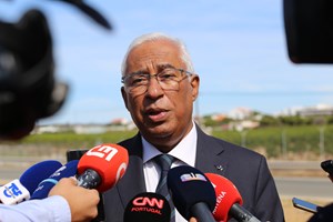 Como Costa mudou a lei para montar uma central de propaganda