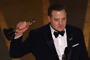 Brendan Fraser e Michelle Yeoh vencem Óscares de melhores atores