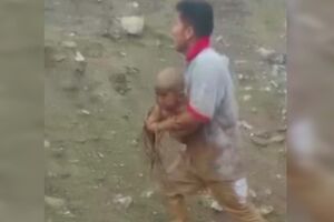 Imagens impressionantes mostram resgate de bebé arrastado após deslizamento de terras no Peru  