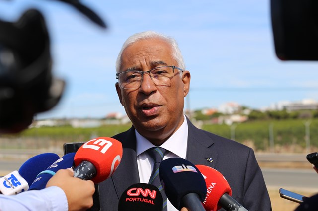 Como Costa mudou a lei para montar uma central de propaganda