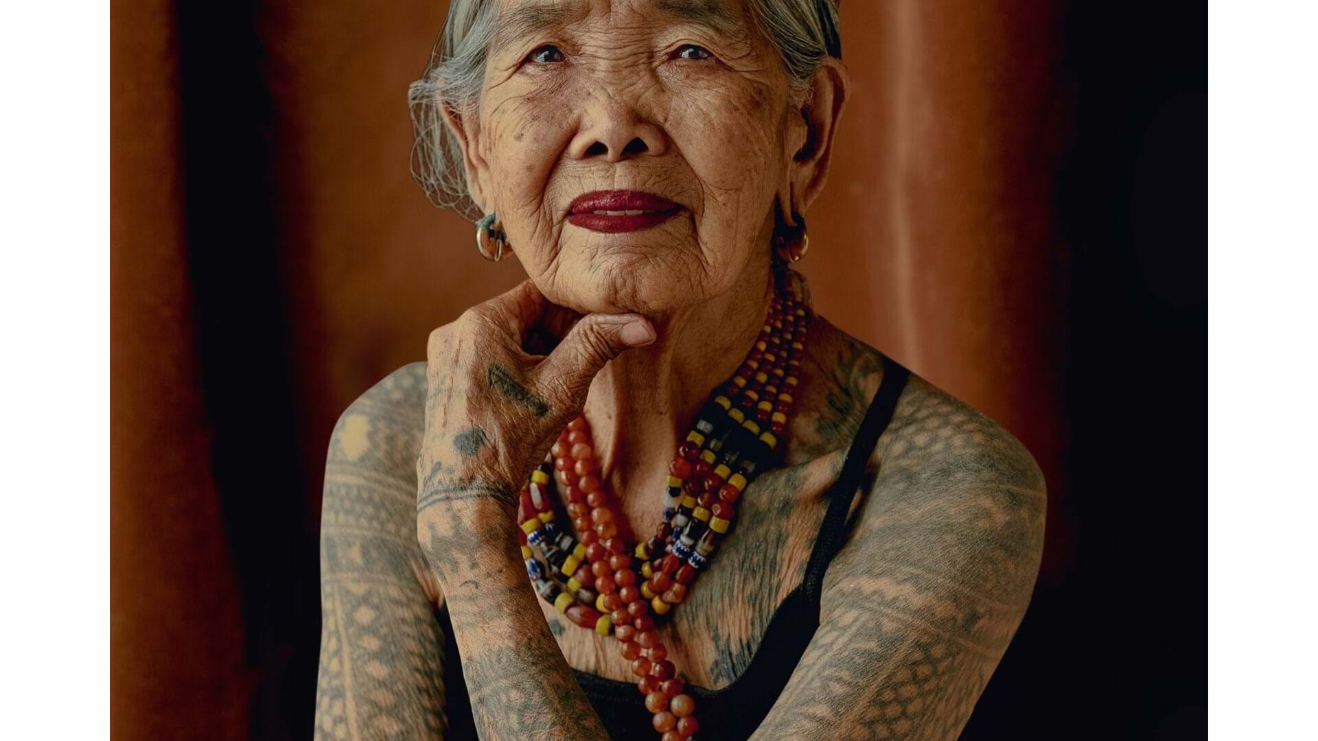 Tatuadora Filipina Torna Se Na Mulher Mais Velha Do Mundo A Ser Capa Da Vogue Vida SÁbado 6207