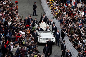 Depois de sair do hospital, Papa preside à missa de Domingo de Ramos