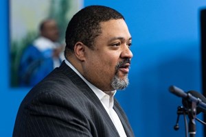 Quem é Alvin Bragg, o procurador responsável pela acusação de Trump?
