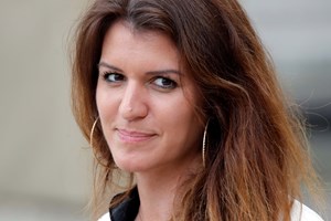 Secretária de Estado posa para a capa da Playboy em França