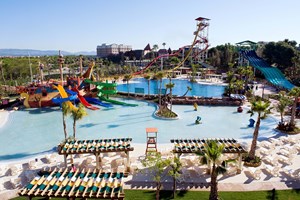 Há festa nos parques temáticos europeus