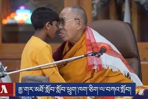Tibetanos explicam frase 'chupa-me a língua' e acusam China
