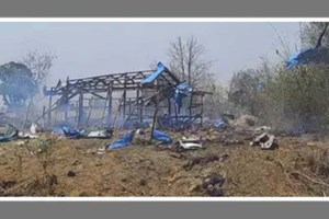 Junta militar do Myanmar mata mais de 100 pessoas em ataque aéreo. Civis e crianças entre as vítimas