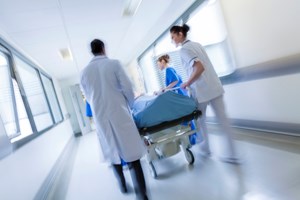 Condições de trabalho levam médicos e enfermeiros ao burnout