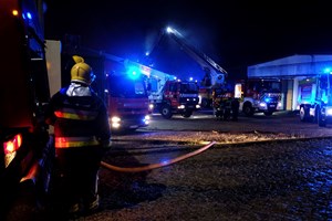 Incêndio em fábrica de Gondomar encontra-se em fase de rescaldo