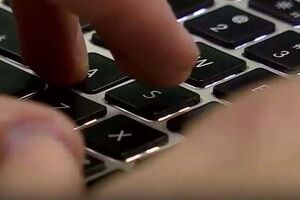 Burlão do amor preso por usar redes sociais para enganar mulheres com falsas doenças