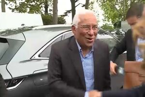 Nos 50 anos do PS, milhares gritaram: "Costa escuta, o povo está na rua"