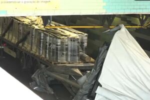 Camião bate no teto e fecha Túnel do Marquês. Circulação condicionada