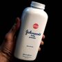 Johnson & Johnson propõe 8,1 ME para acabar com processos sobre pó de talco