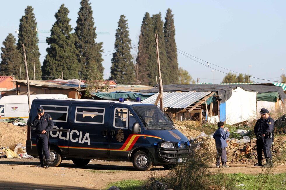 Sevilha, Polícia, casamento, menor