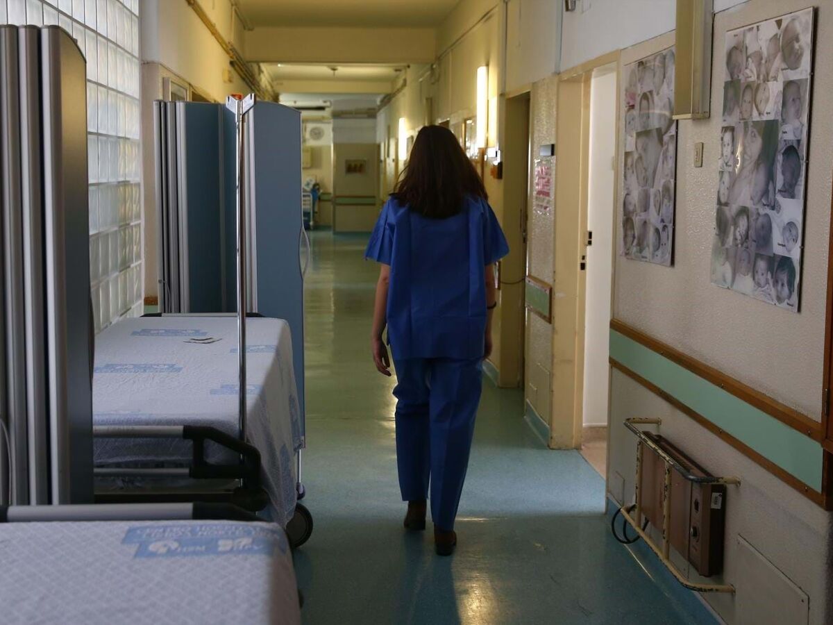 Sem operar e amamentar. Queixas de assédio entre os profissionais de saúde disparam