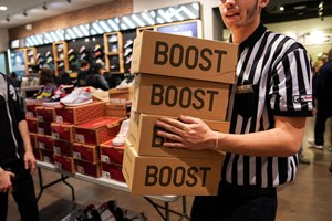 Adidas vai vender os Yeezy de Kanye West e doar os lucros 
