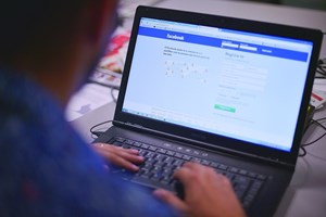 Dona do Facebook alvo de multa recorde de 1,2 mil milhões de euros por violar proteção de dados