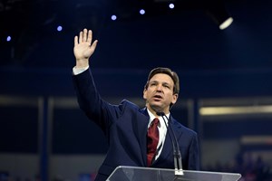 Ron DeSantis. O trumpista candidato contra Trump