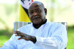 Lei anti-LGBT. Uganda criminaliza toques e aplica pena de morte 