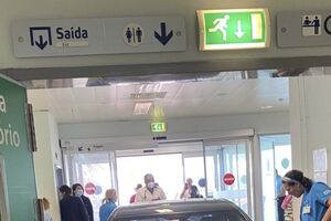 Homem invade urgência do Hospital de Cascais de carro 