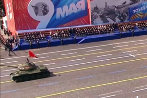 Desfile militar do Dia da Vitória na Rússia com apenas um tanque