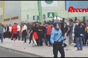 Violência em Alvalade: confrontos entre adeptos de Benfica e Sporting junto ao estádio